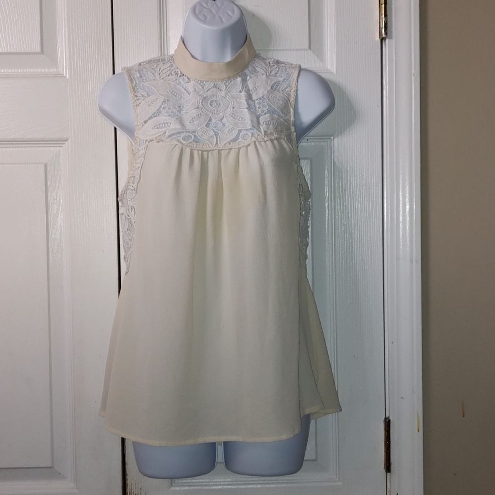 She + Sky ivory with white  lace open back blouse  Sz S